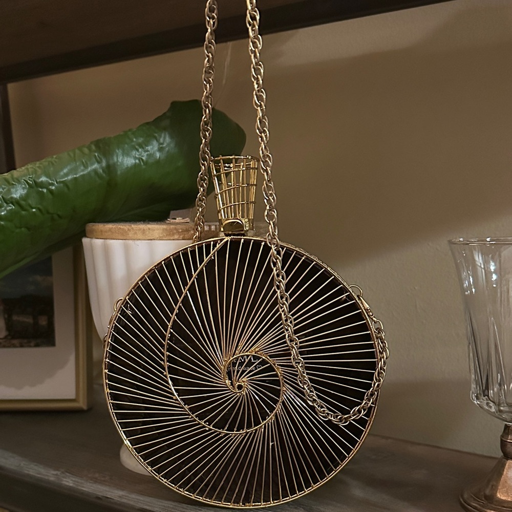 Stylish Black and Gold Spiral Shoulder Bag